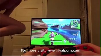 My GF want to fuck while I'm playing fortnite