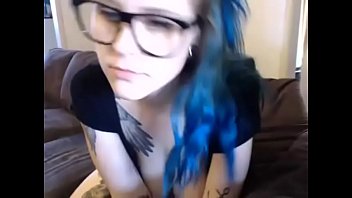 Sexy Blue Haired Babe Takes a Bath on Cam - CamGirlsUntamed.com