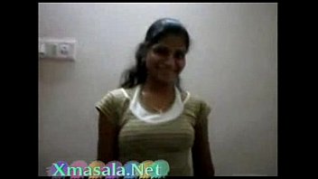 indian Call Girl remove her dresses and filmed by her BF Sex