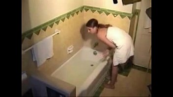 Stepsister masturbating in the bath - More on allanalpass.com/AdD2k