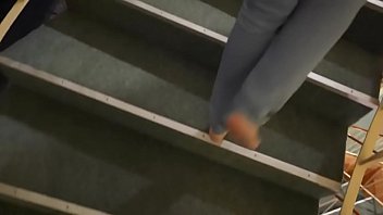 Cams4free.net - Barefoot Walking on the Floor of Hotel