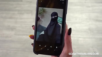 Woman in niqab makes sexy photos