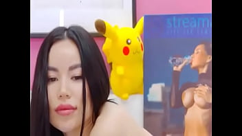 Asian Babe Exposing Sex Expert Plays Toys