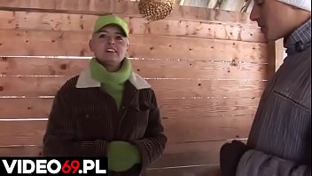 Polskie porno - Nastolatka zainkasowała stówkę i zrobiła porządnego lodzika